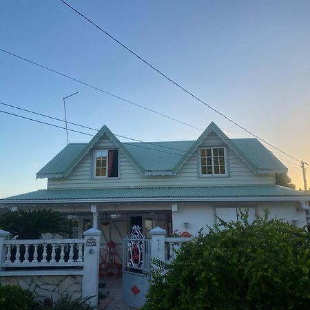 Villa Adelaide Grand-Bourg  外观 照片